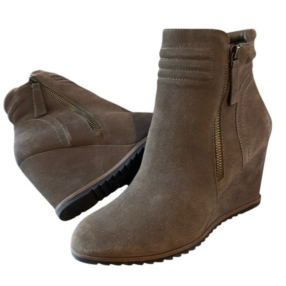 Taupe Ankle Boots Wedge Heel Suede Round Toe Sz 8 - Picture 1 of 7